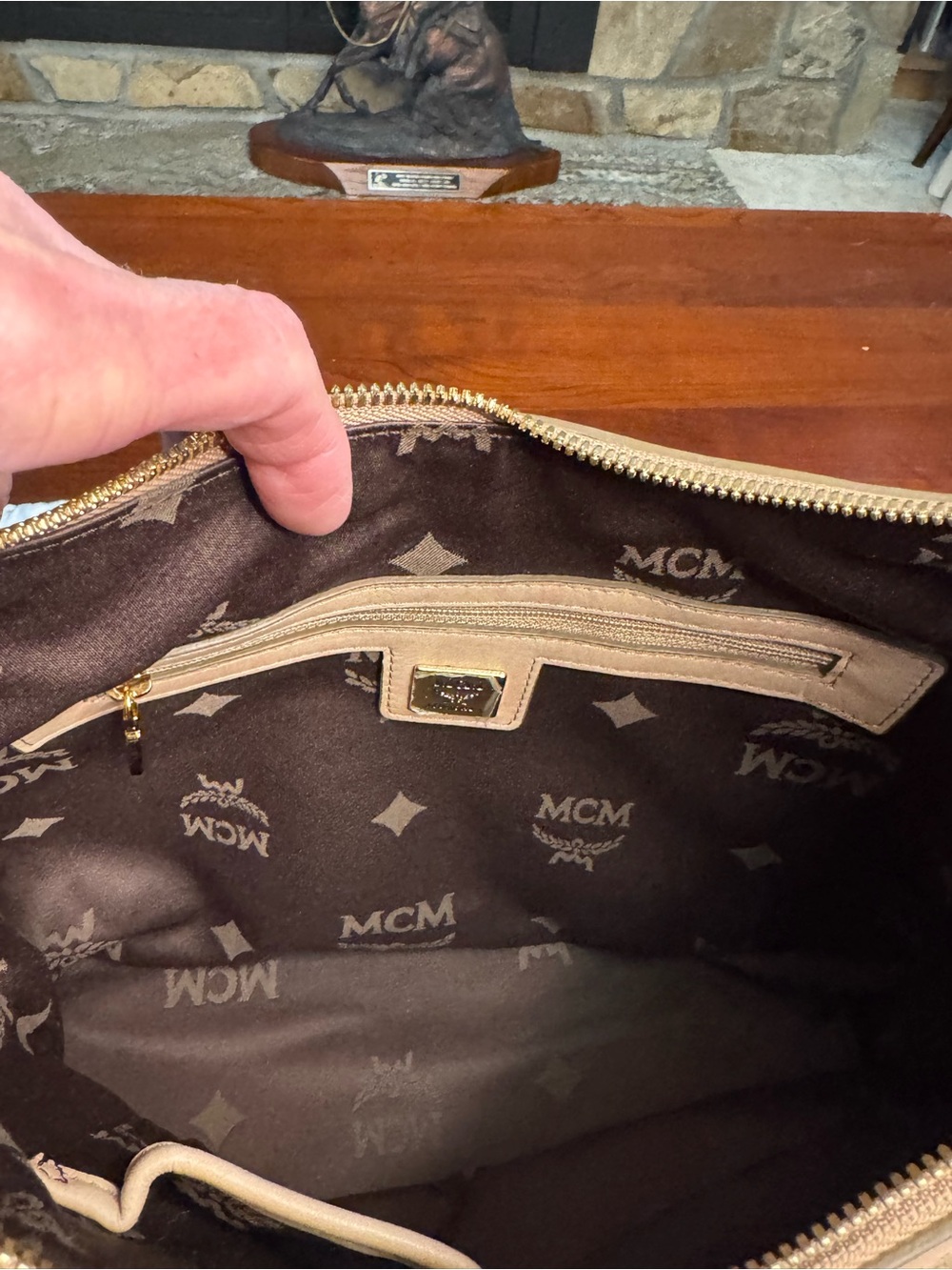 MCM Vintage Visetos 97027 ZipTop Shoulder Bag Tan Leather Gold Hardware NearMint - Picture 3 of 16